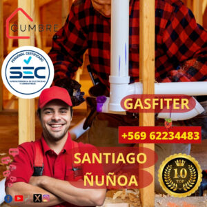 Gasfíter autorizado por la SEC realizando la mantención de un calefont en un departamento en Ñuñoa, Santiago.